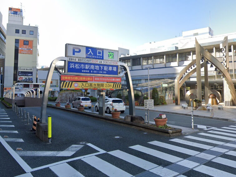 駅南地下駐車場入口